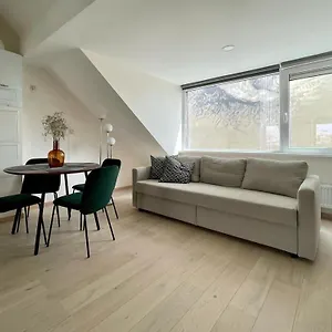 Charming Duplex On The Canal Appartement Brussel